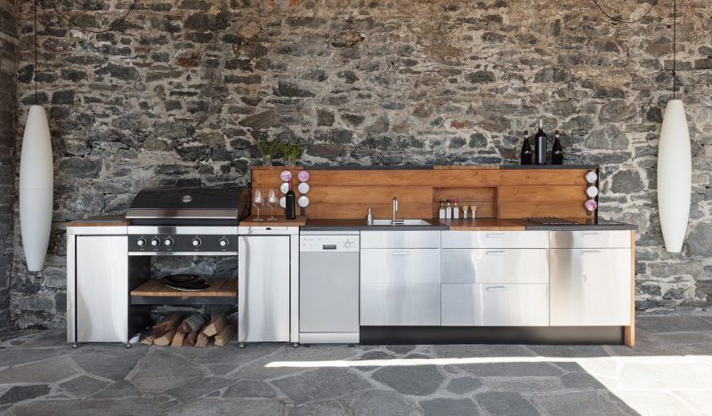 Cucina esterna fai da te: come costruirne una in muratura o in legno