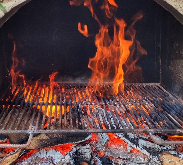 Comment construire un barbecue en briques pour votre jardin : le guide pas à pas